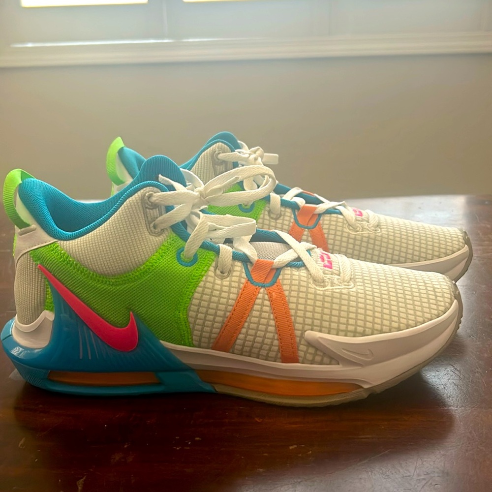 Nike LeBron Witness 7 Gray Fog Men’s Basketball Shoes Size 10.5